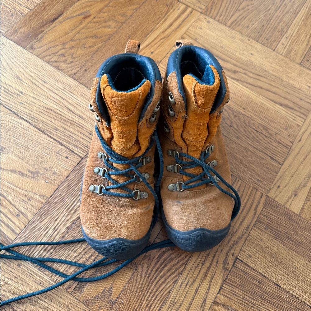 Keen Tan and Black Athletic Shoes - Picture 6 of 7
